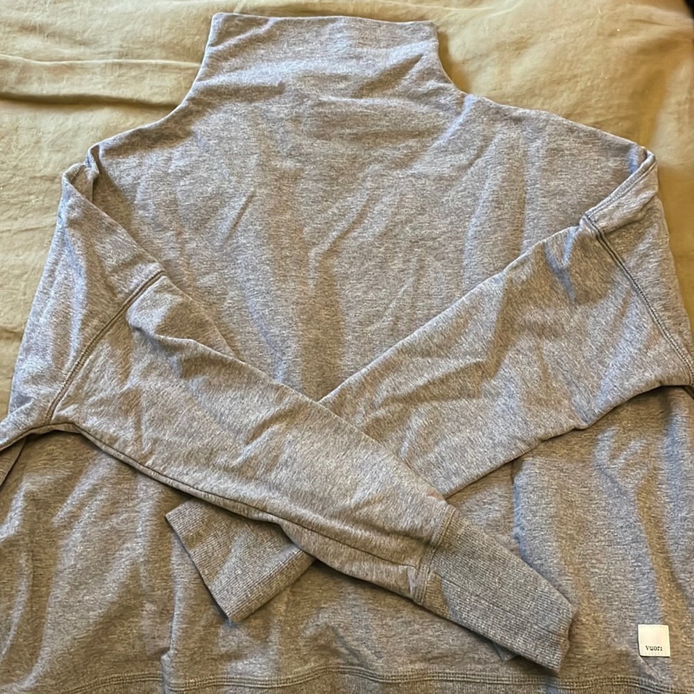 Vuori women’s mock neck pullover
